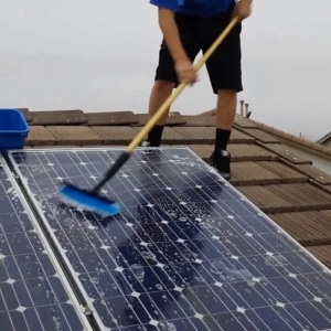 Dịch vụ vệ sinh pin năng lượng mặt trời | Thợ Tốt Sài Gòn - Giá tốt, chuyên nghiệp, hiệu quả